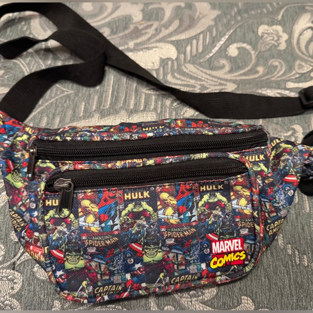 MARVEL COMICS VINTAGE FANNY PACK / crossbody w adjustable strap LIKE NEW !!